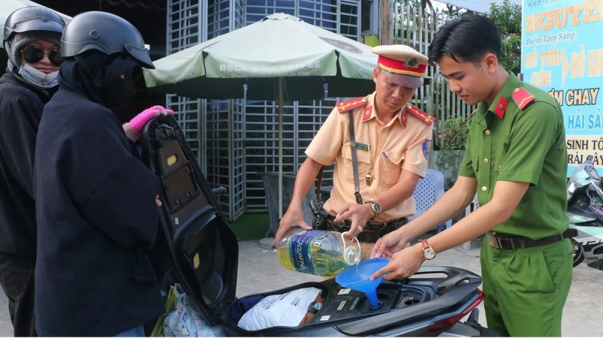 Công an ban sit Ngã Năm, tỉnh Sóc Trăng hu daong ka mikva, brei ia kalaok manyum, siuk laar, xang, pasiam veik radaih khut