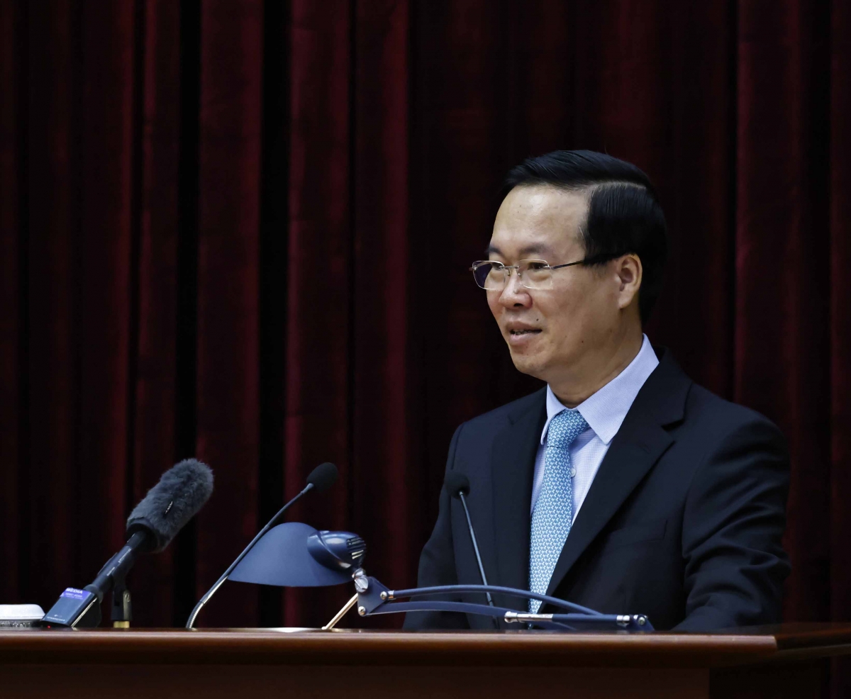 Khua mir sir Võ Văn Thưởng lăi pơtong, lu mơnuih rơgơi kơhnâo, ƀing čih boh pia, adôh suang lĕ ƀing mơnuih ba jơlan hlâo yua mơnuih ƀôn sang, yua kơ lŏn ia