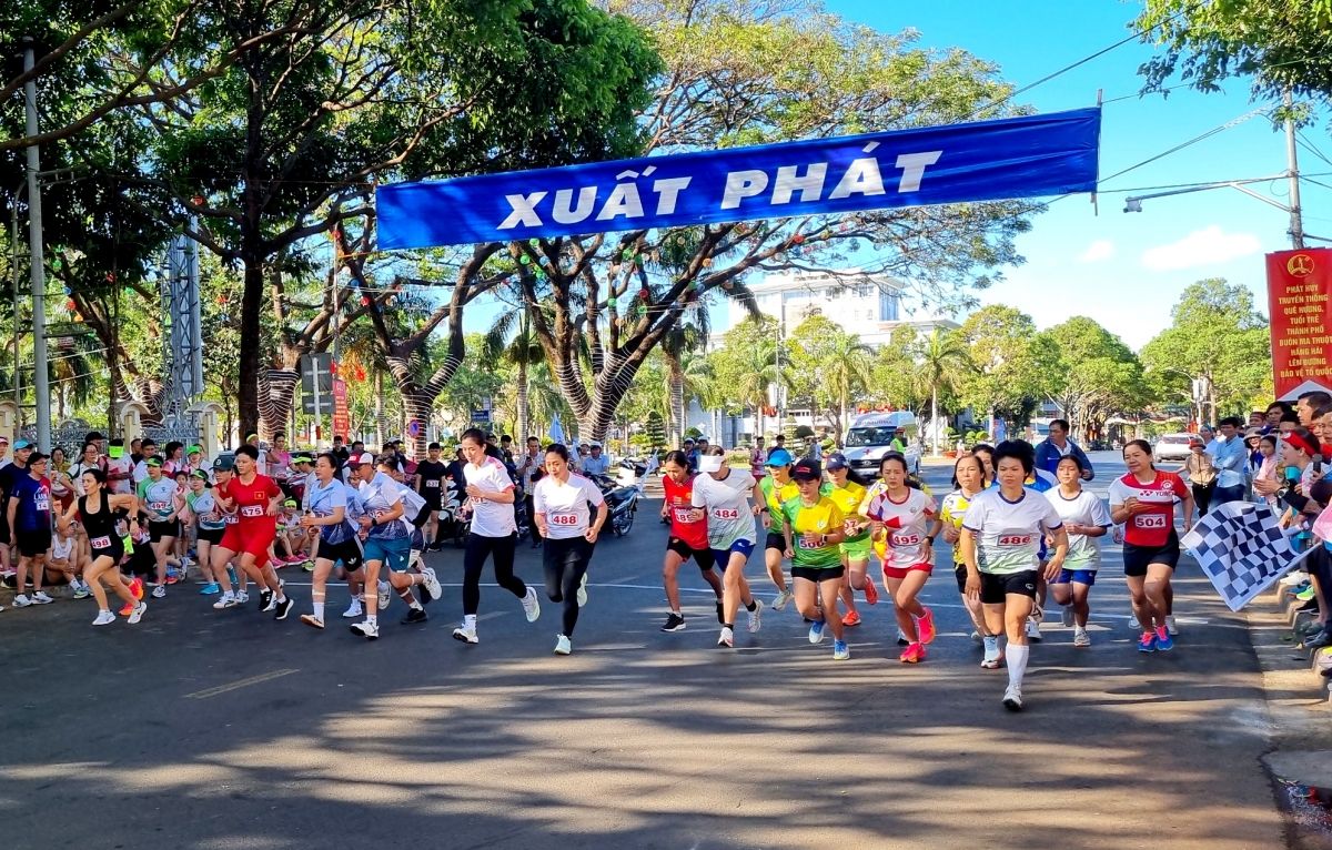 

Mâu ngế ki tơ’noăng pơxiâm tơ’noăng kơtâu tâ tá Plông kân 10/3, pơlê kong kơdrâm Ƀuôn Ma Thuột