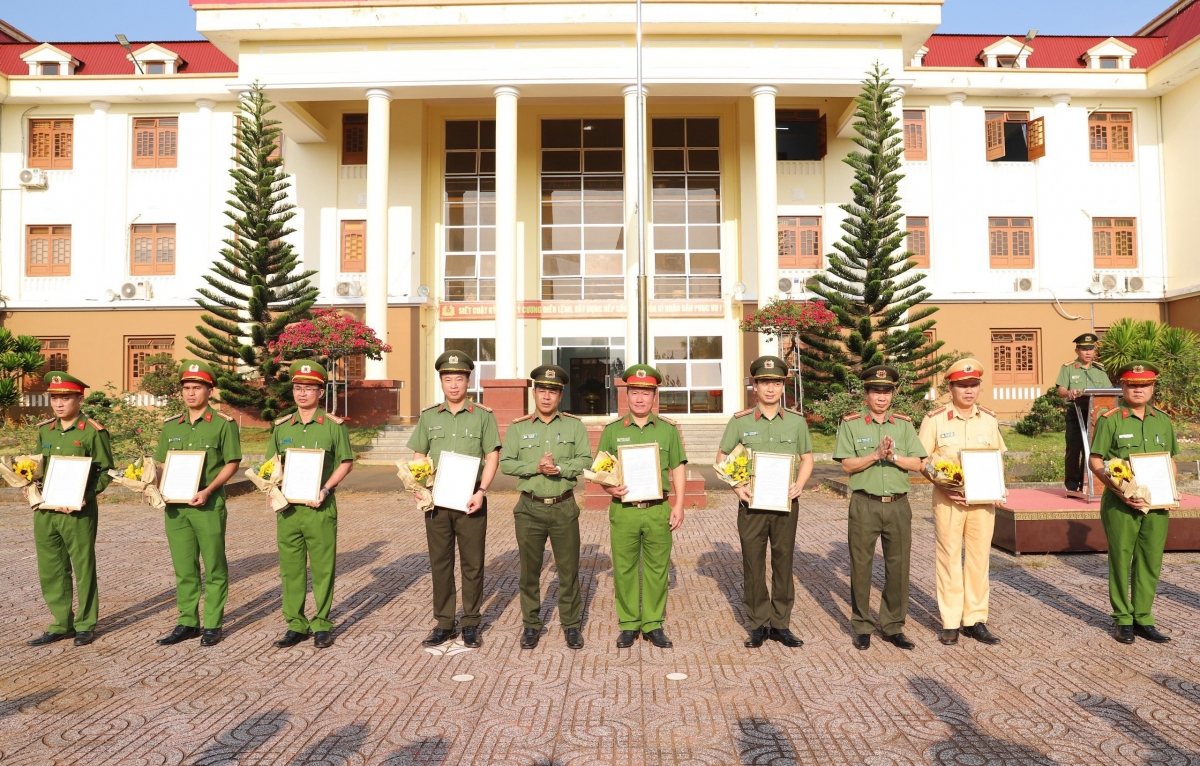 Brơi hră bơni mơ̆ng Khua ding jum Kông an kơ hơdôm grup ngă bruă rơgơi