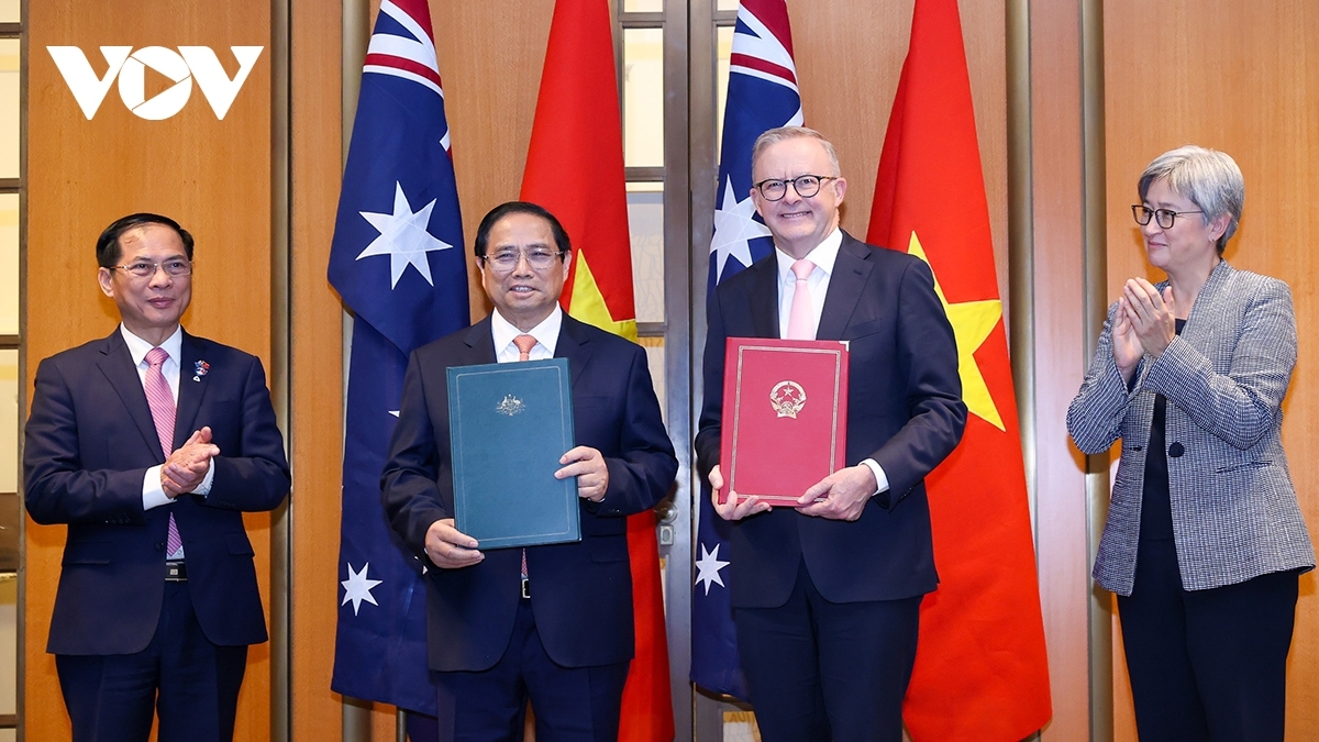 Thủ tướng Australia Anthony Albanese păng Thủ tướng Phạm Minh Chính pơjao ăn băl hla ar kĭ pơkăp