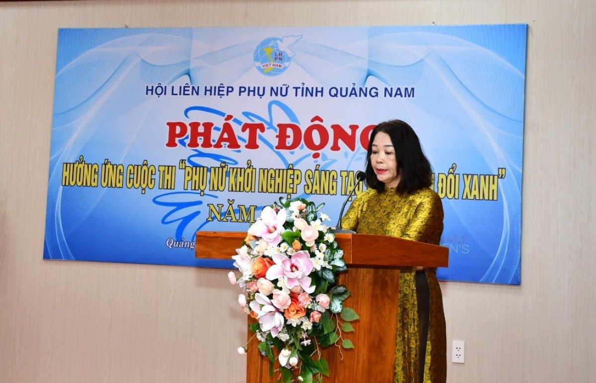 Bà Nguyễn Thị Liên - Phó Chủ tịch Hội LHPN tỉnh phát động cuộc thi.