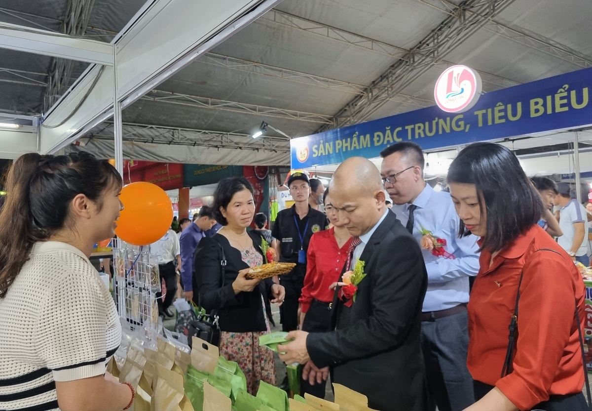 Peih ngak danak dak Shopping Season tal dom doanh nghiệp saong puk palei