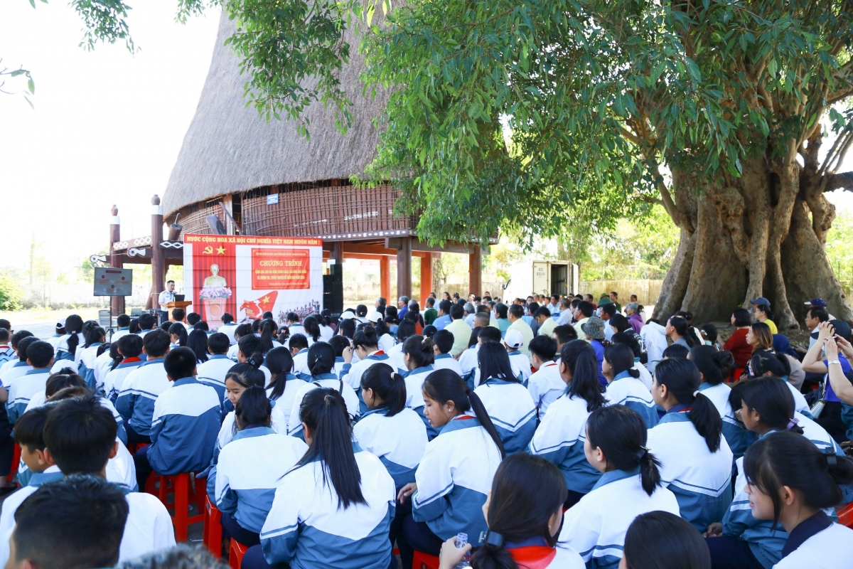 Hnê tối ‘na têa kơxĭ, chuăn rơlố ăm mâu vâi o hok tro a Kuât