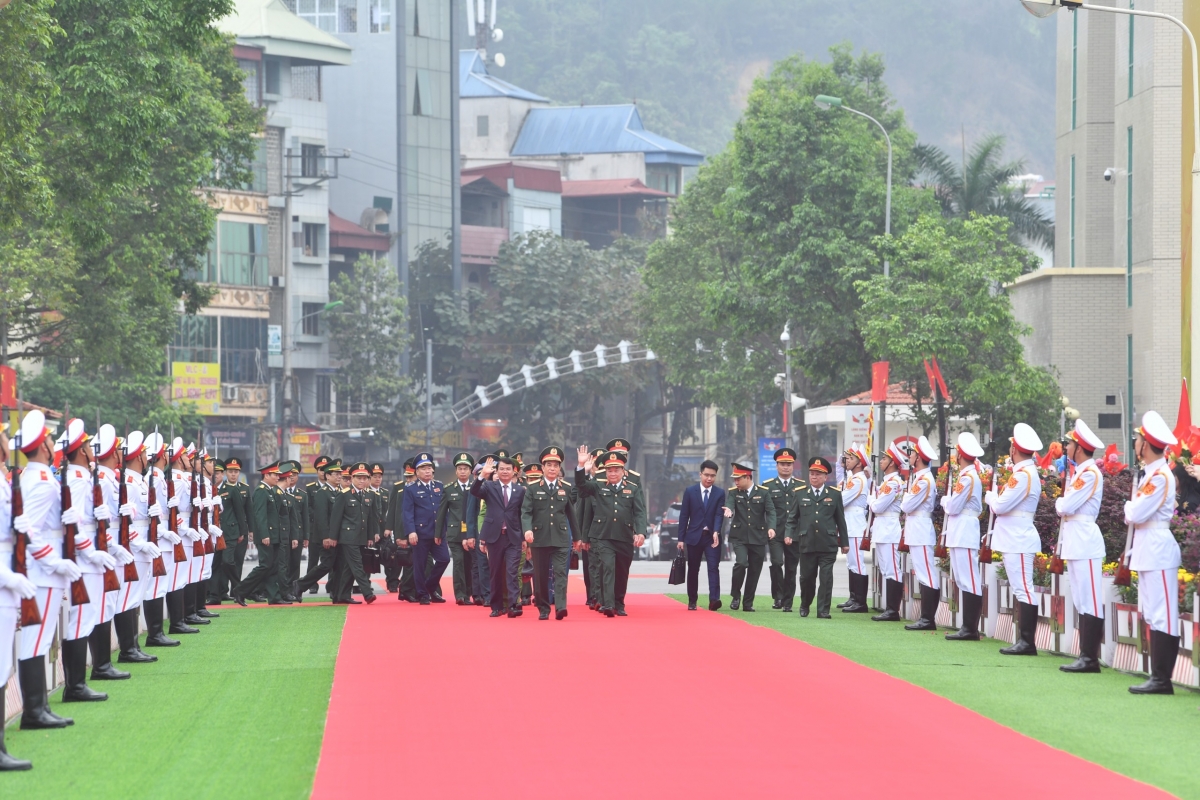 Đăi tă Phan Văn Giang - Ngế xiâm ngăn Mô đô̆i gak tíu tơkăng kong  pơxiâm lăm pôu pêi cheăng tơrŭm pơla Tíu tơkăng kong Việt Nam ƀă Sinuâ a Bo cheăng Plâi tơnêi Hà Khẩu, kong têa Sinuâ