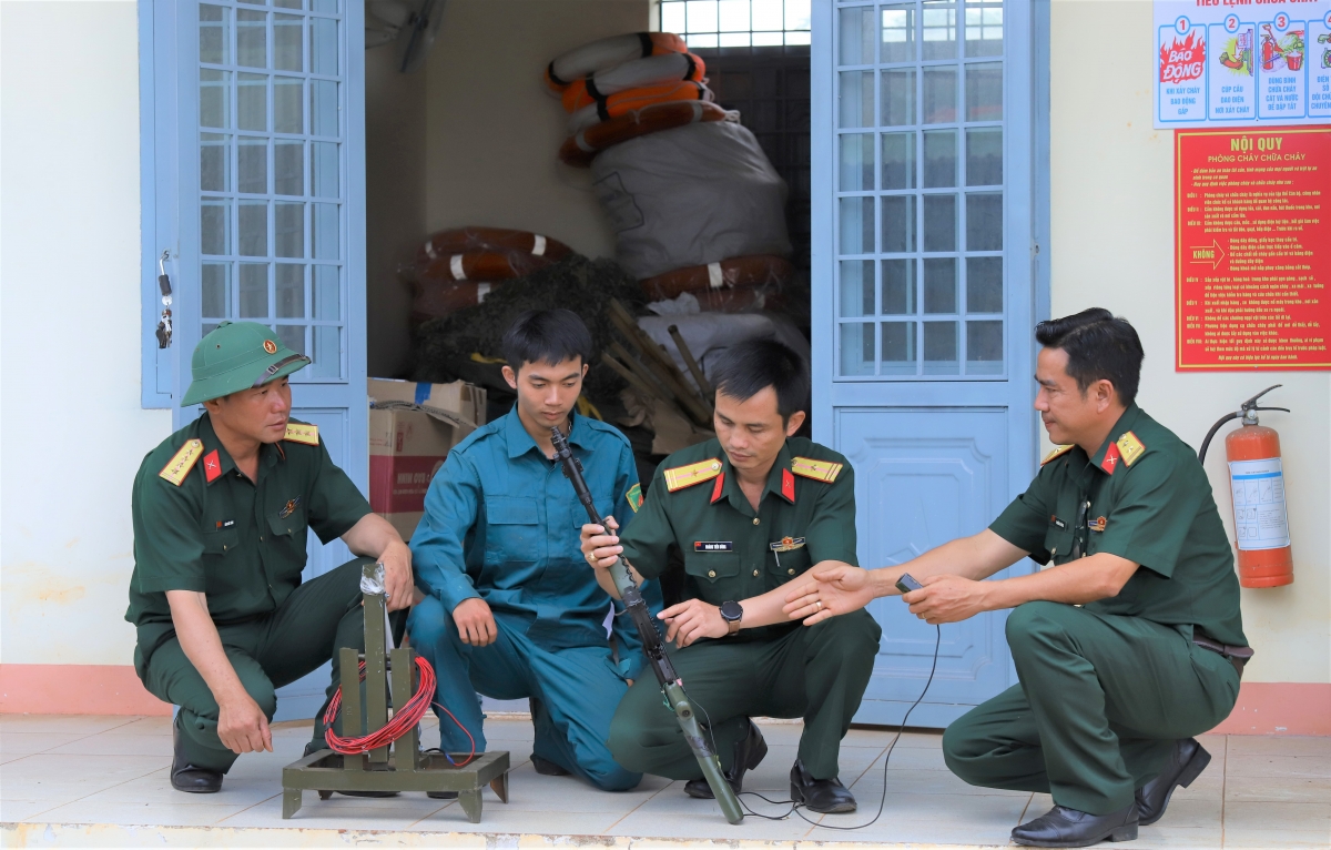 Pakĭng hâk vâ chêh phần mêm, thiê̆u tă Hoàng Tiến Dũng xuân hâk vâ tơmiât pro rơkê xúa hnêa