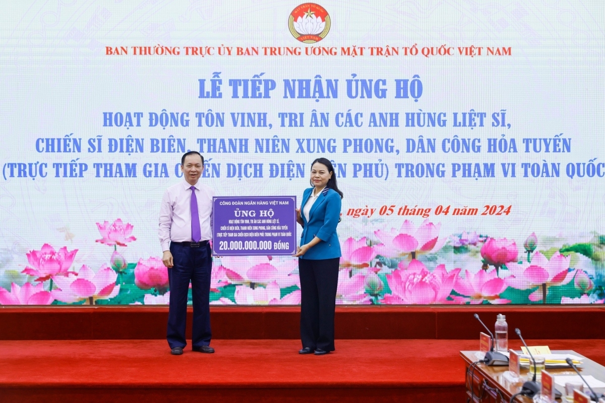  Mò Nguyễn Thị Thu Hà, Phó Củ tịc - Tổng Thư ký Ủy ƀan Mặt trận Dà lơgar Việt Nam dờp khà priă dong kờl bơh Kông đoàn Ngân hàng lơgar Việt Nam dê