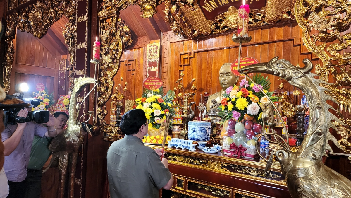 Khua dêh čar tuĭ ñang hơdor tơngia kơ Đại tướng Võ Nguyên Giáp