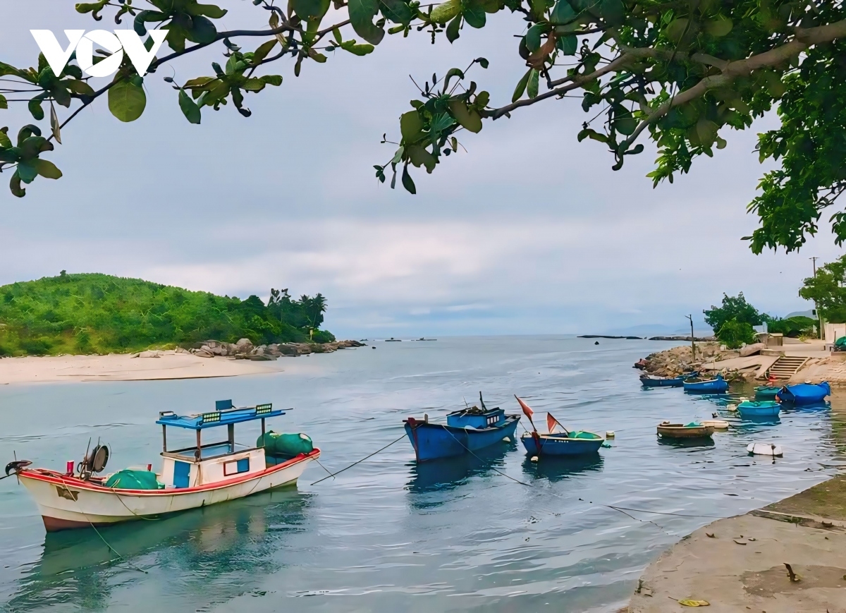 Cửa biển Sa Huỳnh - nơi những con tàu vươn khơi bám biển.