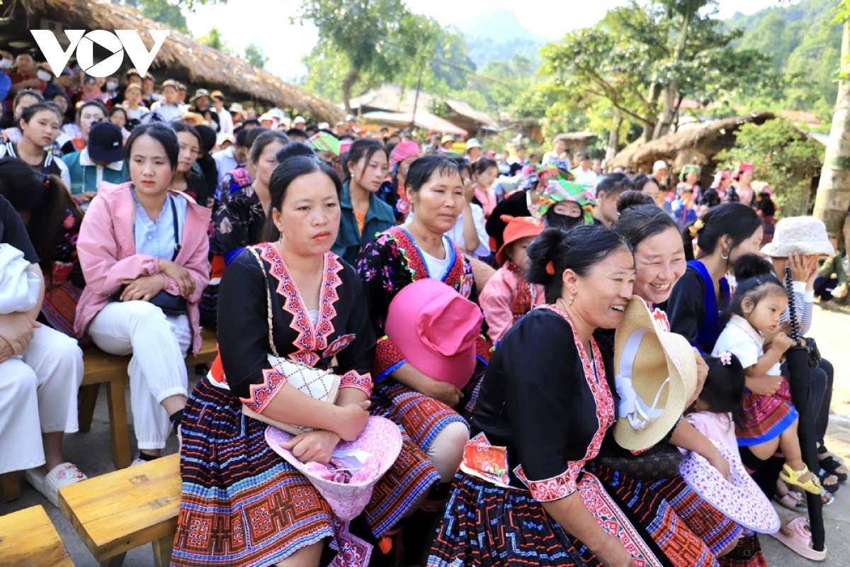 Đồng thời là dịp để bà con vui chơi, tăng cường tình đoàn kết các dân tộc, cùng nhau xây dựng đời sống mới tươi đẹp, phát triển.