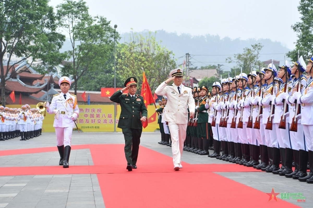 Kruanh n’gâng kan Phan Văn Giang n’hanh Kruanh n’gâng kan Đổng Quân uănh rmôt danh dự Tahen ƀon lan Việt Nam
 