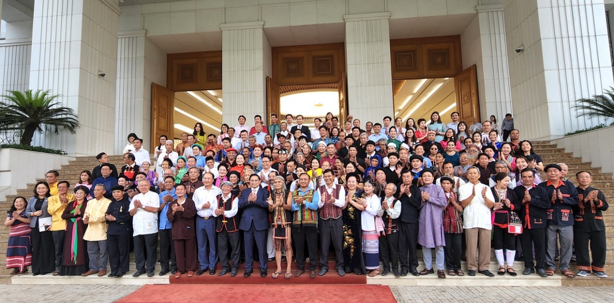 Pôa Phạm Minh Chính, Ngế pro xiâm hnê ngăn trâm mâ khu krâ pơlê, kăn pơlê, ngê̆ nhân, mơngế ki châ loi nhoăm