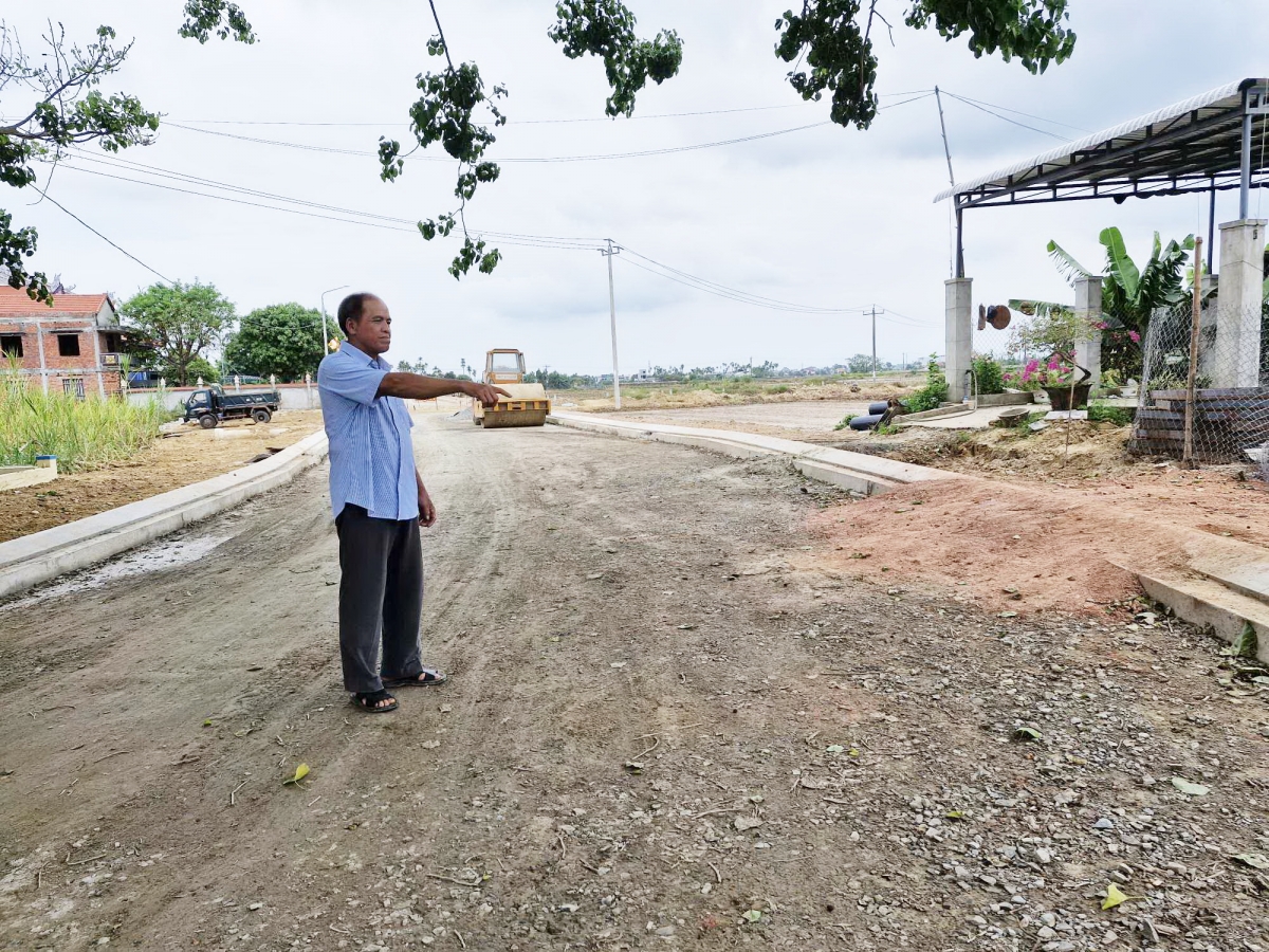 Ông Nguyễn Thế Phước là người tiên phong tự nguyện hiến đất làm đường