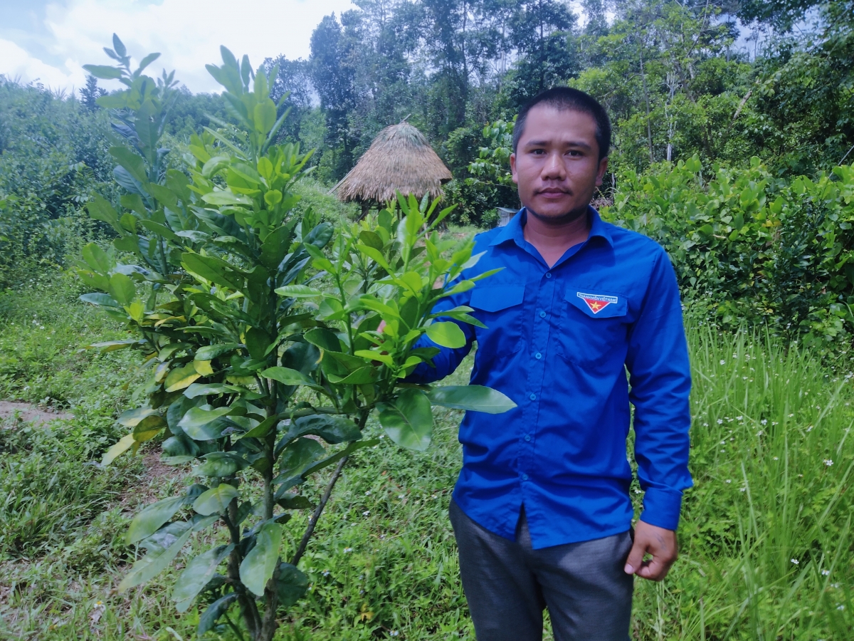 Anh Blúp Yêu - Bí thư Chi đoàn thôn Pà Tôi, xã Tà Pơơ, huyện Nam Giang