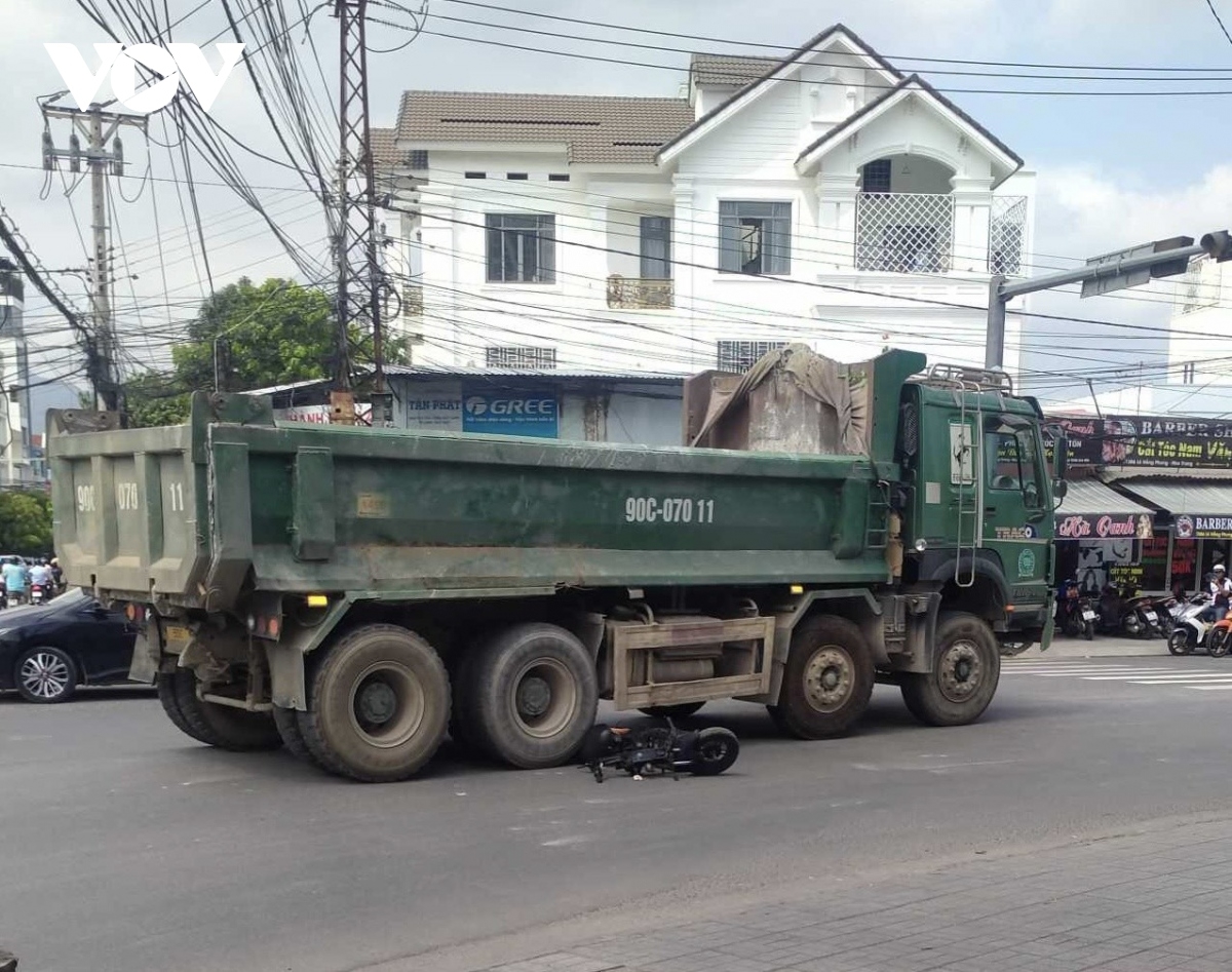 Bhrêy tắh c'lâng c'tốch cóh thành phố Nha Trang.