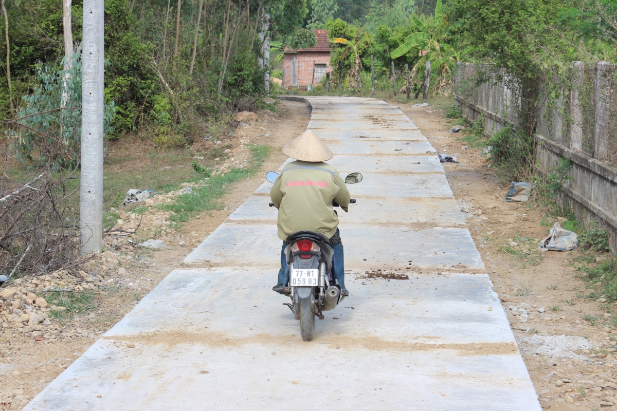  Một đường bê tông tại xã xã Vĩnh Hiệp, huyện Vĩnh Thạnh, tỉnh Bình Định
vừa mới hoàn thành