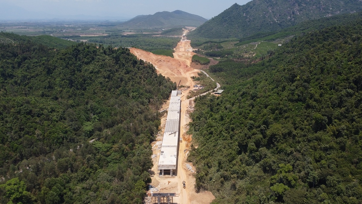 Một đoạn cao tốc Vân Phong- Nha Trang đi qua đất rừng tại huyện Khánh Vĩnh, tỉnh Khánh Hòa