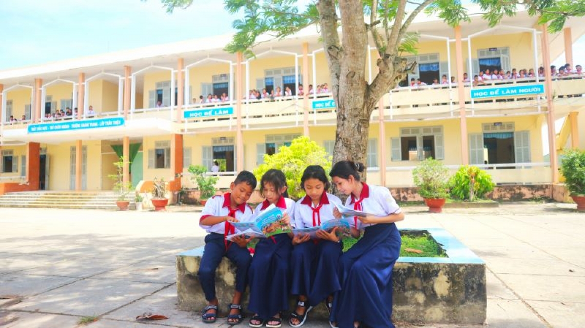 Học sinh là con em đồng bào dân tộc được học tập tại những ngôi trường khang trang