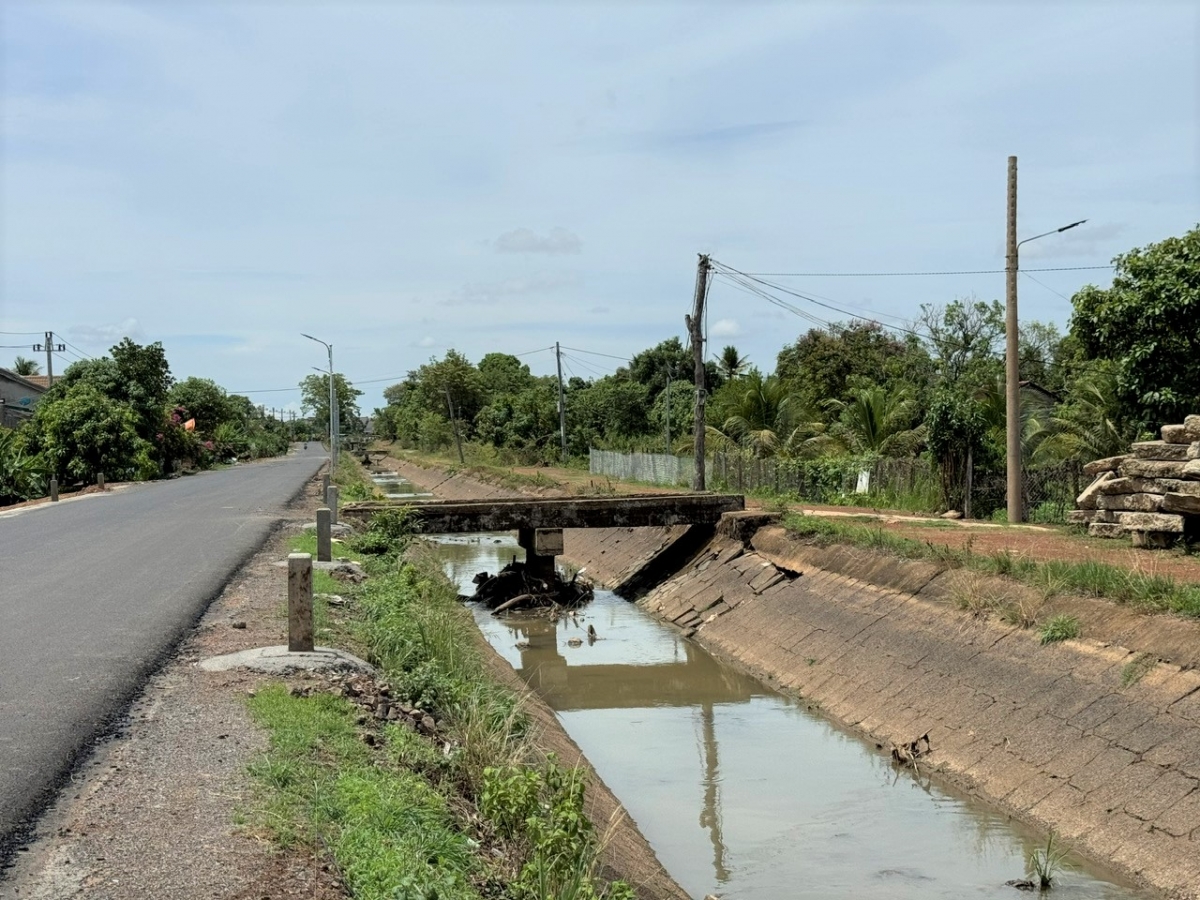 
Apŭng Ea Súp đei 105 km thong đak tŏk bŏk hư răm