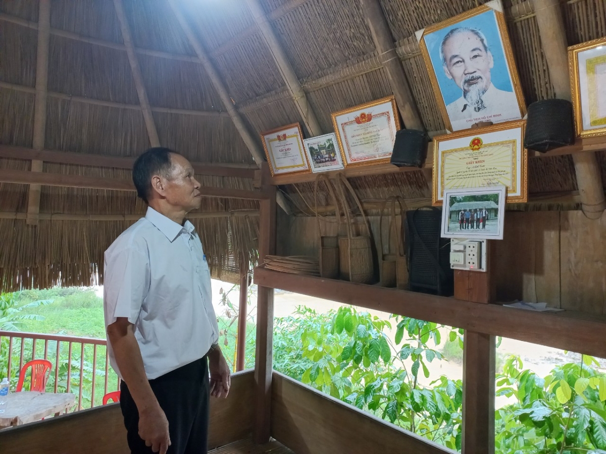 Đồng bào Cơ Tu ở huyện Đông Giang luôn học tập và làm theo lời Bác.