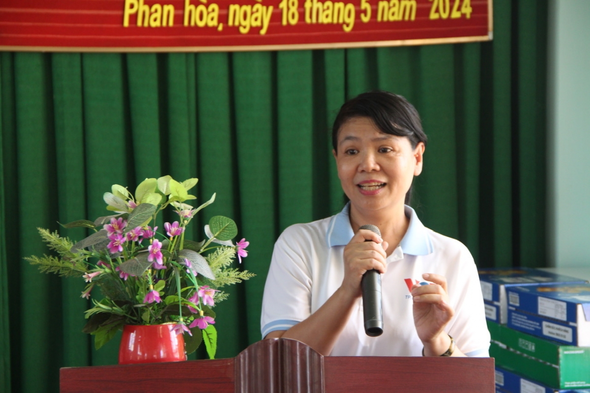 Muk Cao Thị Thoa - Pho Bi thu Chi bo, PGĐ Jabat VOV.TPHCM 
 