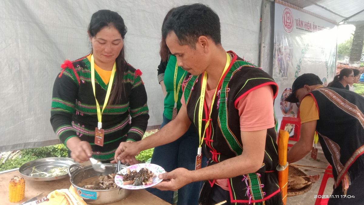  Y Thanh Ja n'hanh  H’Suych mbơh tơih ndơ sa Bunong