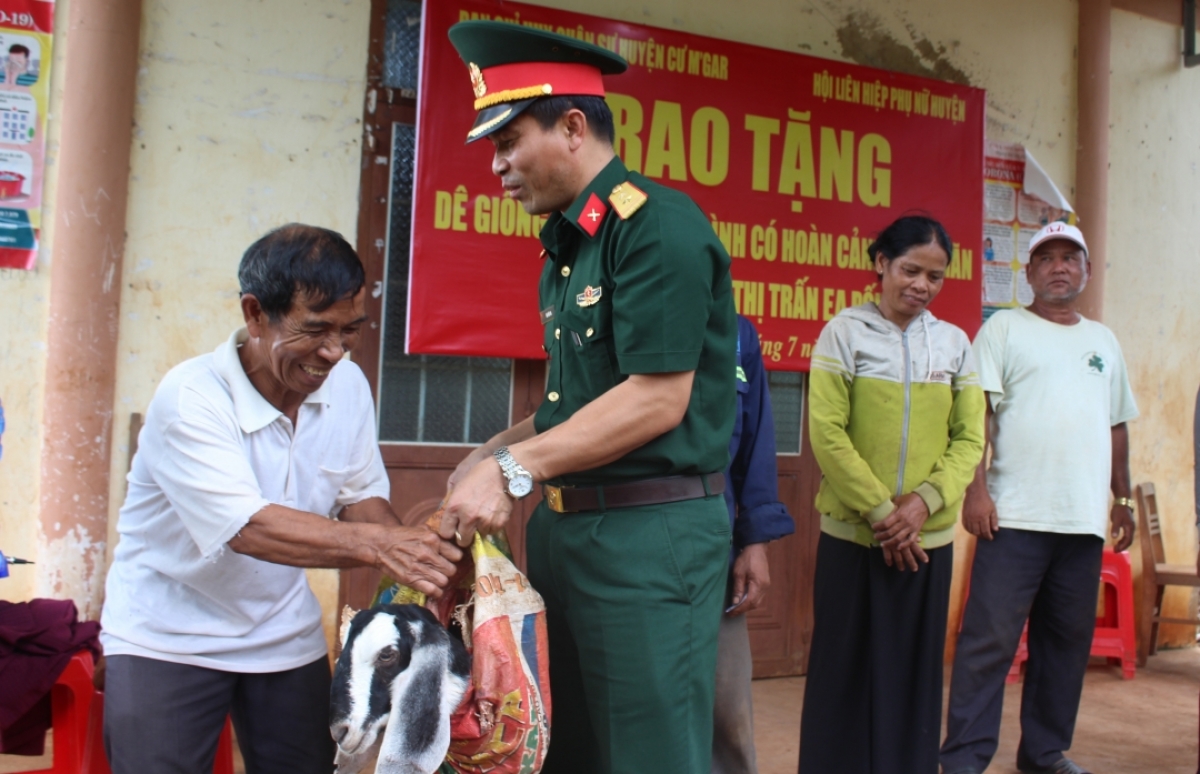 Pambuak talei rohim daong gauk ngak mbang