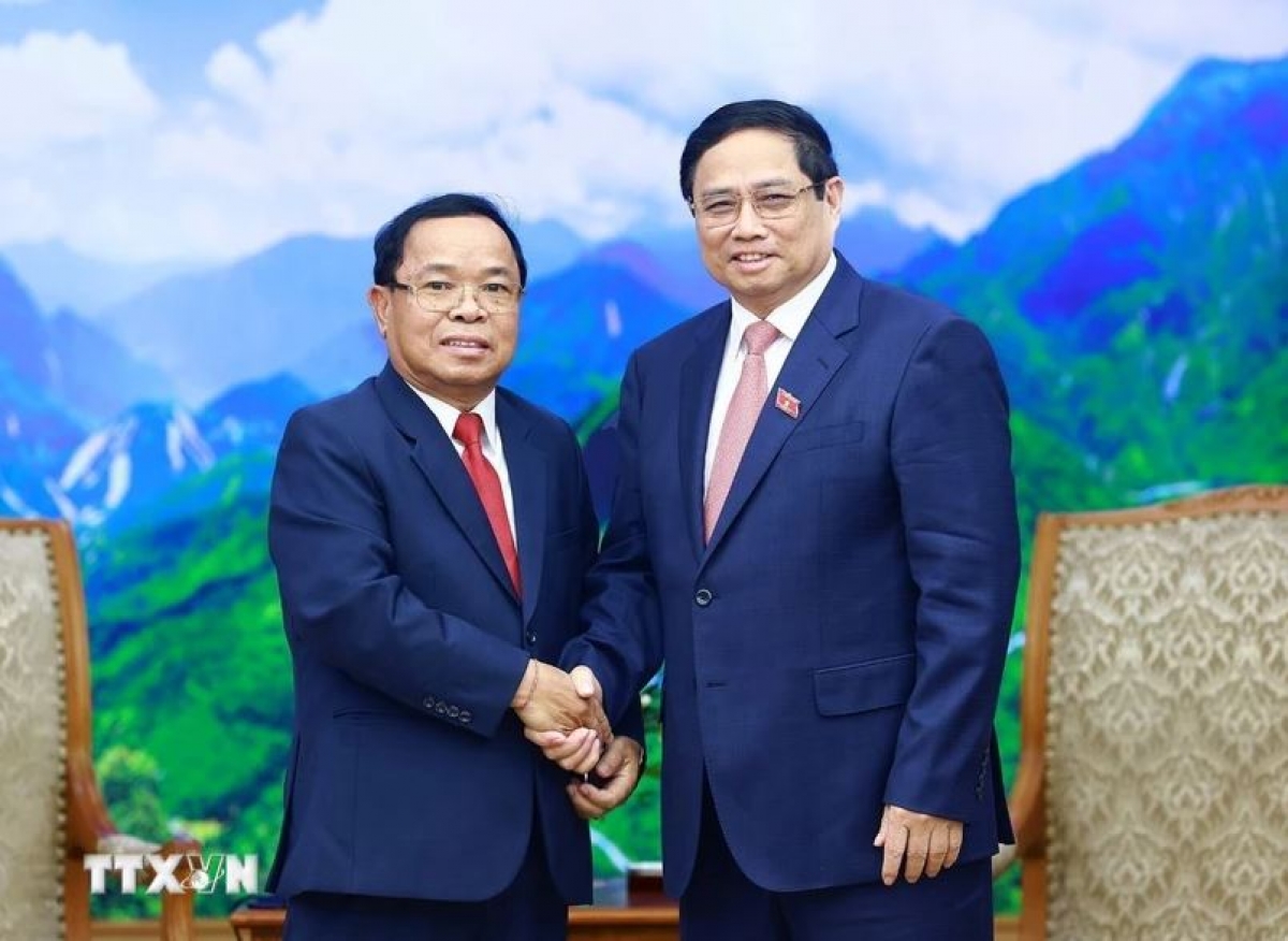 Pôa Phạm Minh Chính, Ngế pro xiâm hnê ngăn tơnêi têa tơdah pôa Khamphan Phommathat, Kăn séa ngăn tơdroăng cheăng kong têa Lếo (Um: Dương Giang/TTXVN)