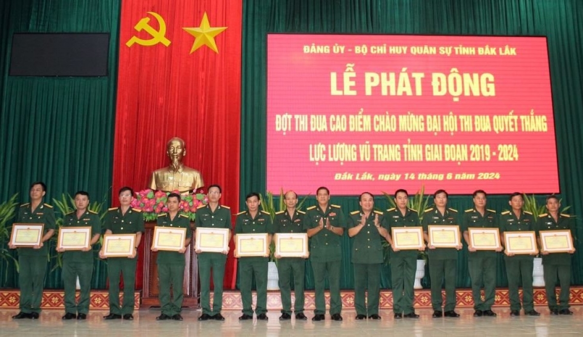 23 nă cau dồ nă să geh Gah đơng lam Mpồl ling klàng càr Dăk Lăk pà khà jờng tài bơh geh cồng nha lơh jat dơ̆ pơrlòng uă “đòm jat cơnđoà jơng cau ling Điện Biên dê- lơh ngan ai geh 3 khà dùl”  