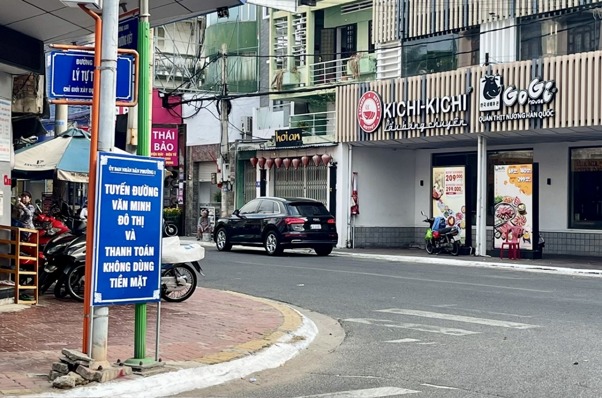 Labik ngak mbang, pablei salih angaok jalan Lý Tự Trọng peih ngak bruk “tuyến phố oh pandar jien mbaok”