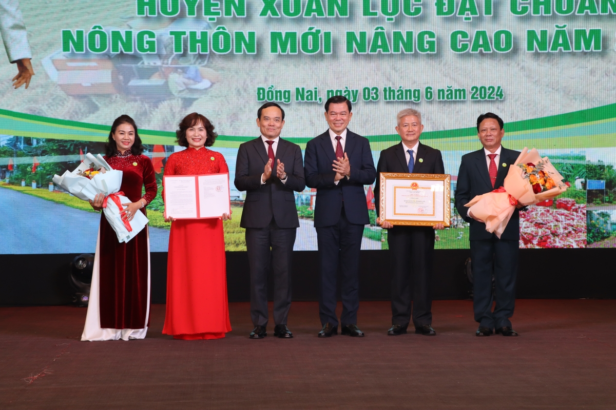 Groi Thủ tướng Trần Lưu Quang an kao si mbah rhơn kruanh rđău kan nkuâl Xuân Lộc