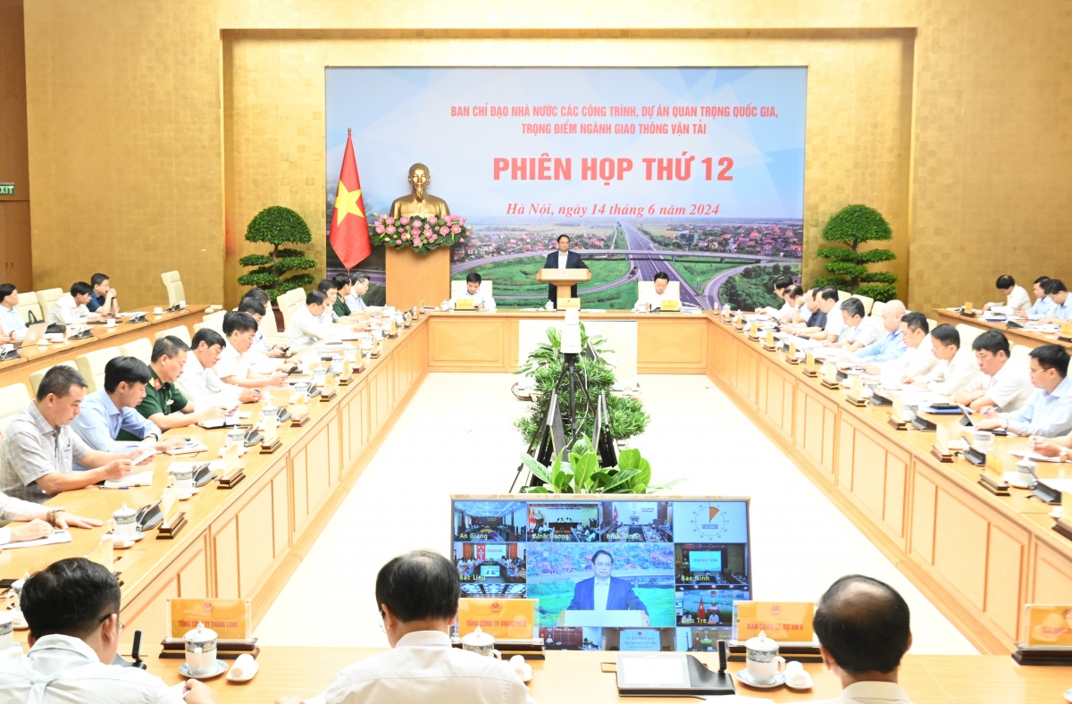 
Thủ tướng Phạm Minh Chính pơgơ̆r tơdrong hop akŏm