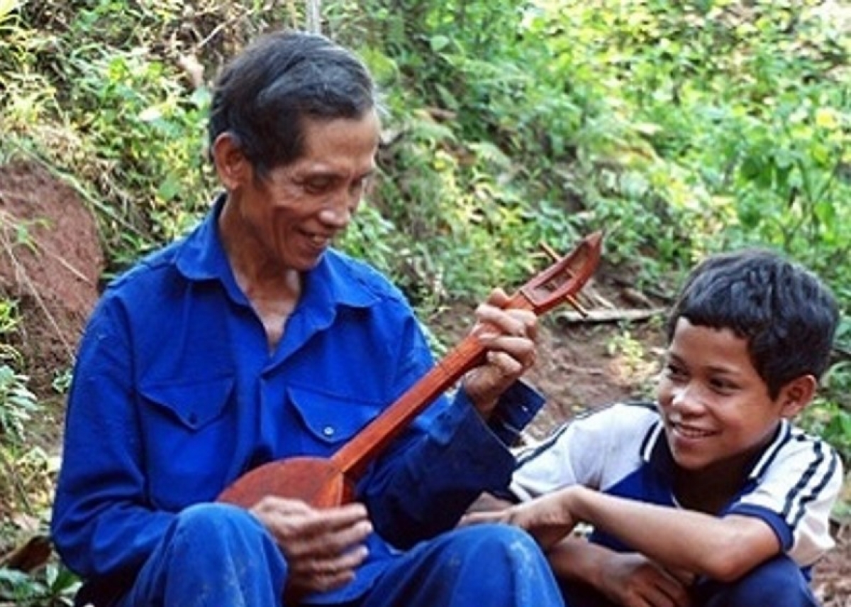 Nghệ nhân Nhân dân Mai Hoa Sen