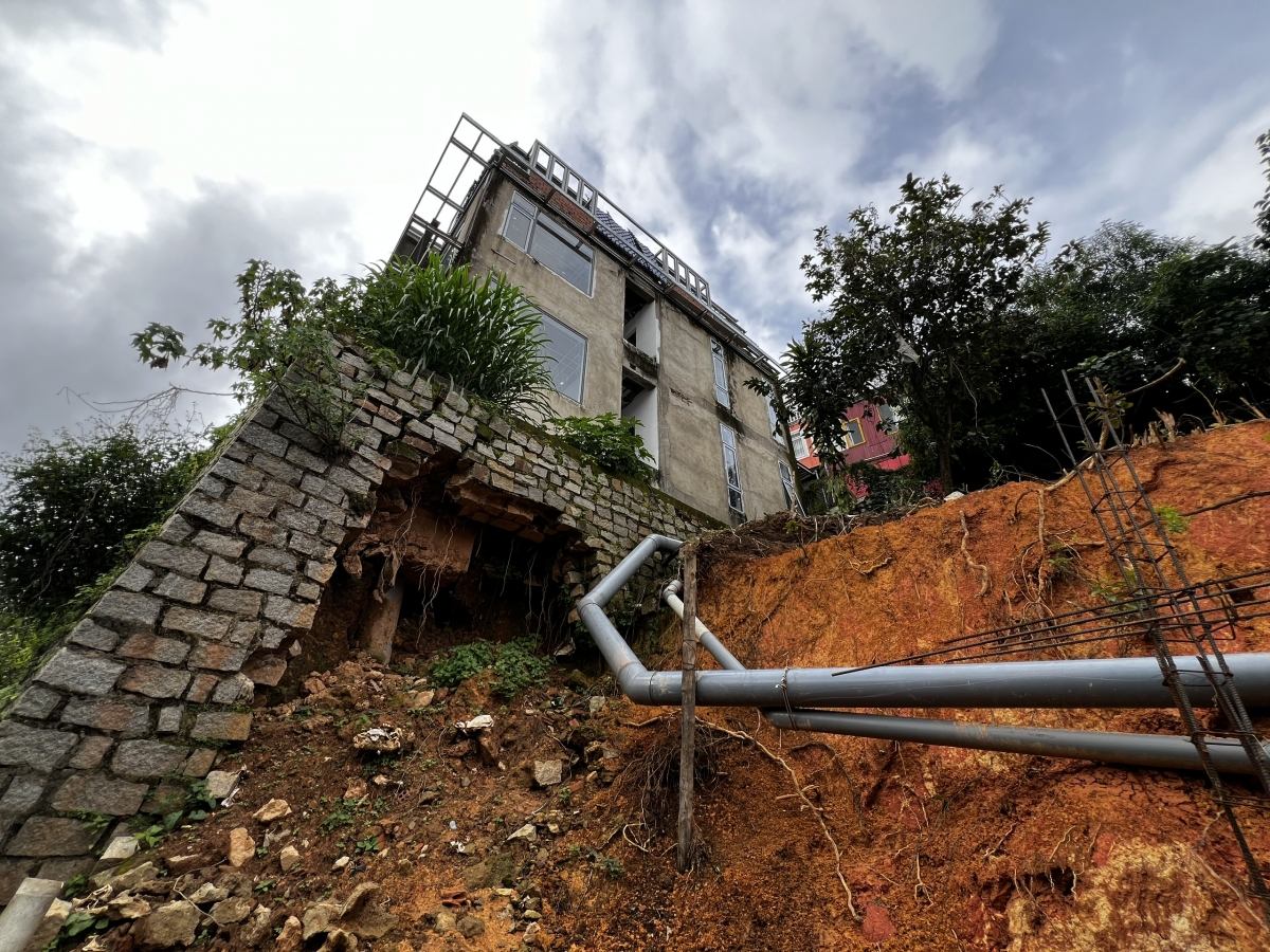 Dŭt n’hâm trơn nuĭh ƀon lan luh nkual geh pĭch rlâm neh, dak rchoh
 