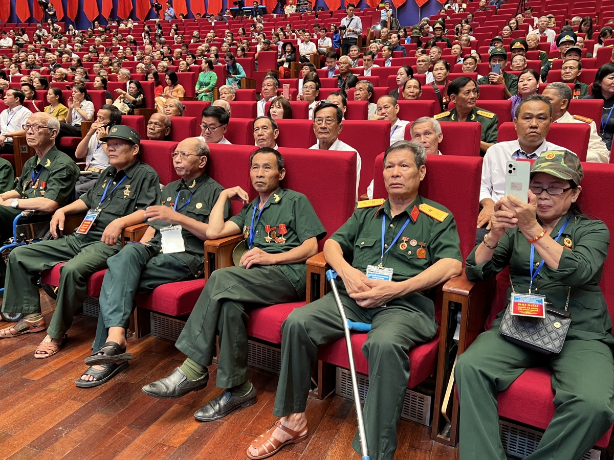 Mâu ngế ai hnoăng veăng ai mâ a leh tơbâ Hâi mố đô̆i Rong Châ - Hlâ hía