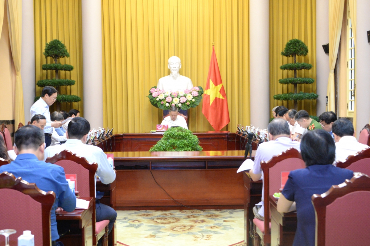 Củ tịc lơgar ồng Tô Lâm đơs tàm pơrjum