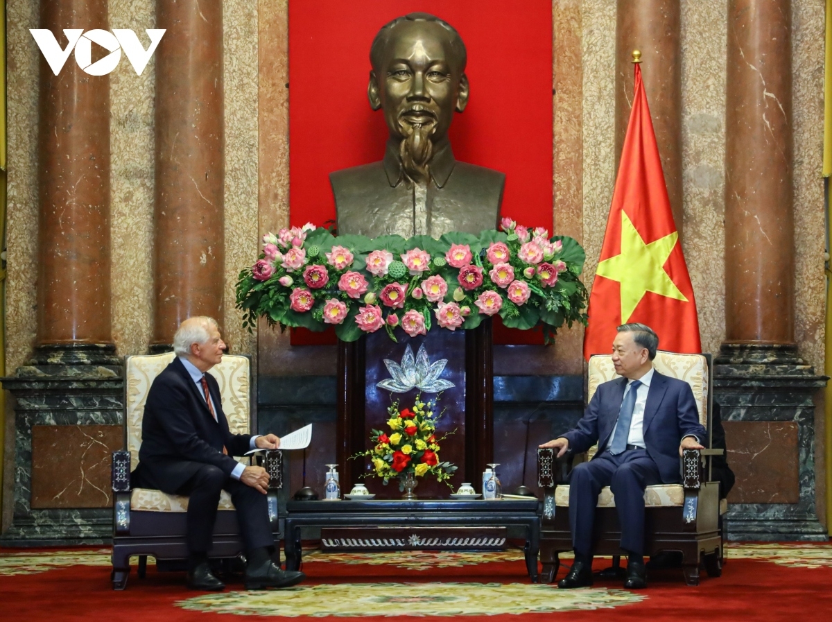 Củ tịc lơgar ồng Tô Lâm wă Phó Củ tịc Anih duh broă câu Âu ồng Josep Borrell Fontelles