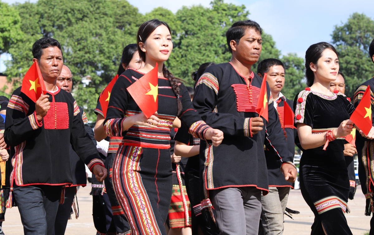 
Đe drăkăn jang dân kuân tơ̆ pơlei tơm Buôn Ma Thuột vang jang lơ̆m khul vei sơđơ̆ng tơpôl