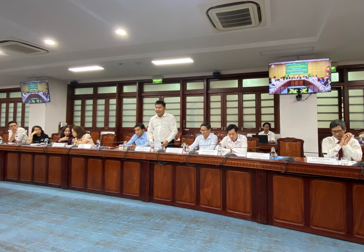 Anh Nguyễn Văn Hiển (đứng), Chủ tịch Hội đồng quản trị Công ty Cổ phần Thương mại và Đầu tư Chanh Việt cho biết Chanh Việt hoàn toàn có thể cạnh tranh tốt với các doanh nghiệp nước ngoài. Ảnh: VOV ĐBSCL