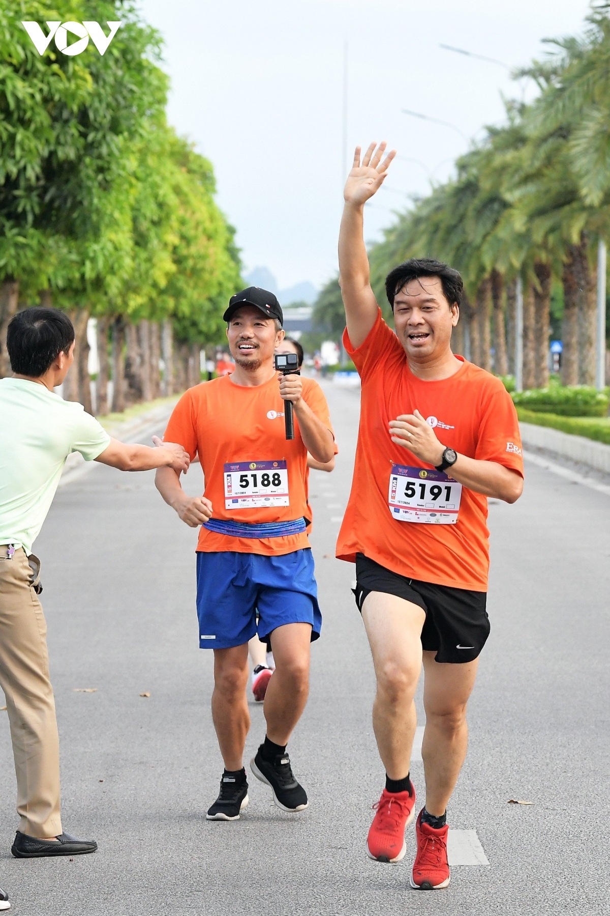 Phó Tổng Giám đốc VOV Ngô Minh Hiển cũng là một trong những vận động viên trong top đầu cán đích