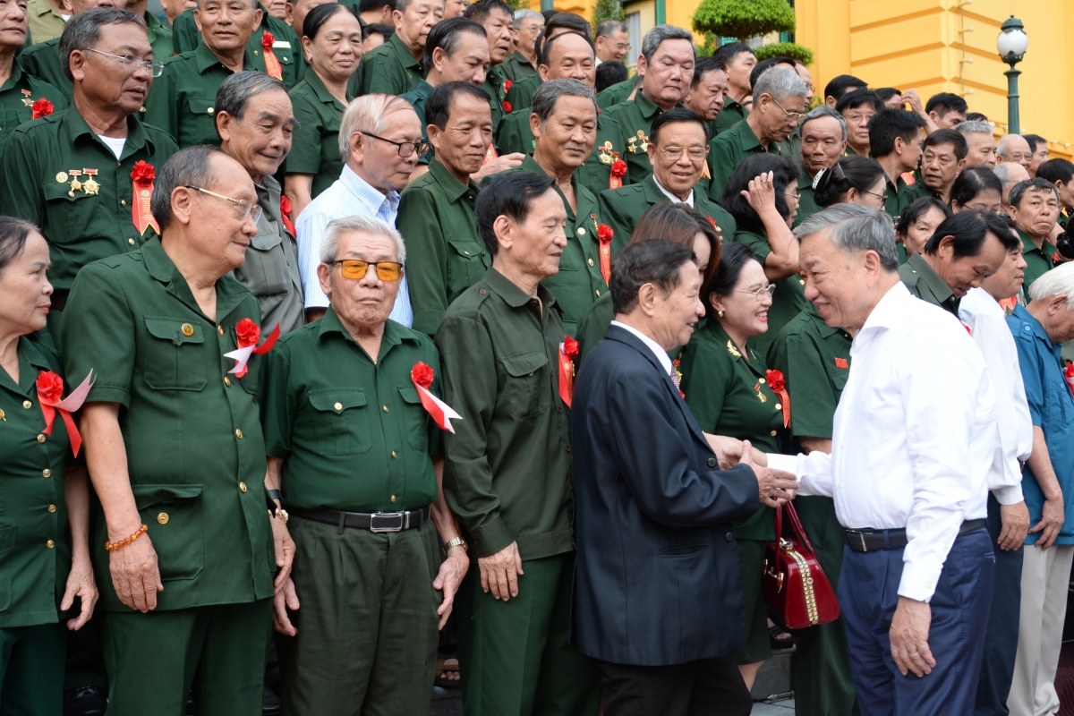 Kruanh dak Tô Lâm nhŭp ty druh ndăm xung phong ơm