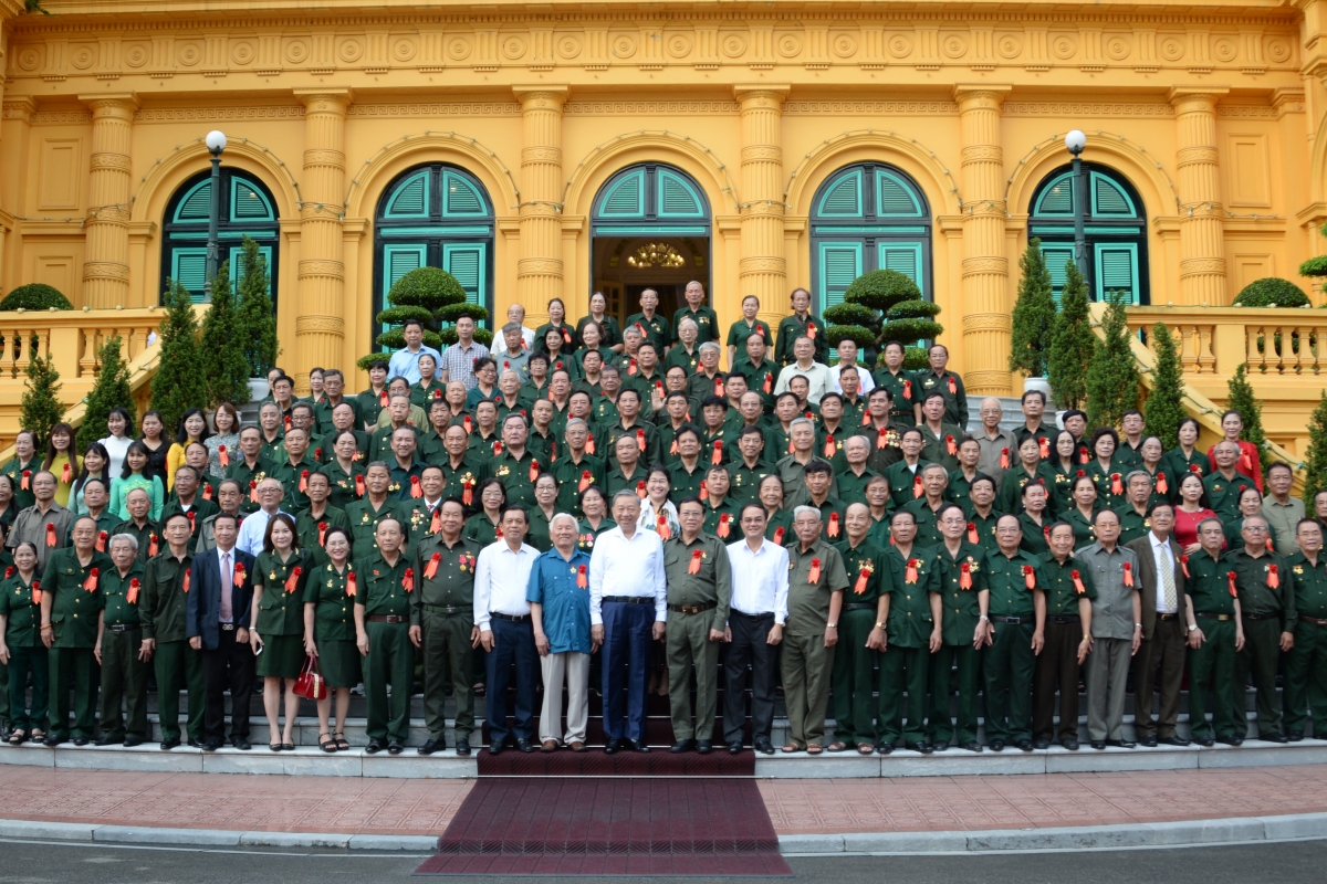 Kruanh dak Tô Lâm ndrel druh ndăm xung phong ơm