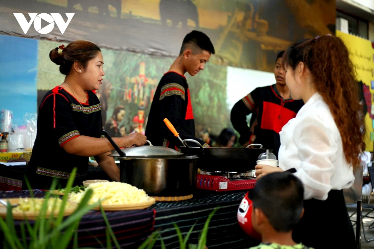 Mikva bangsa ngak tabiak saong mayaih khan pandap mbang di bhum Tay Nguyen