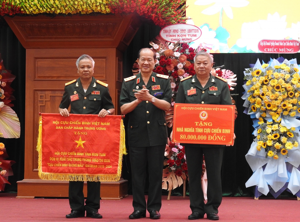 Thượng tướng ồng Bế Xuân Trường jàu Bồng bi tàm pơrlòng pà Mpồl Cau ling yau càr Kon Tum in