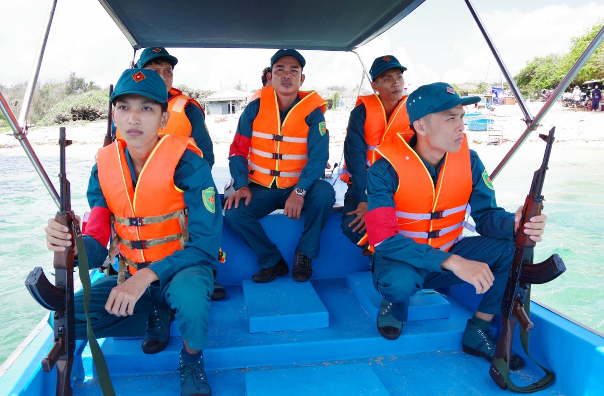 Tam Thanh lac xã camereip abih di huyện Phú Quý brei padang trung đội dân quân tasik ngak iek