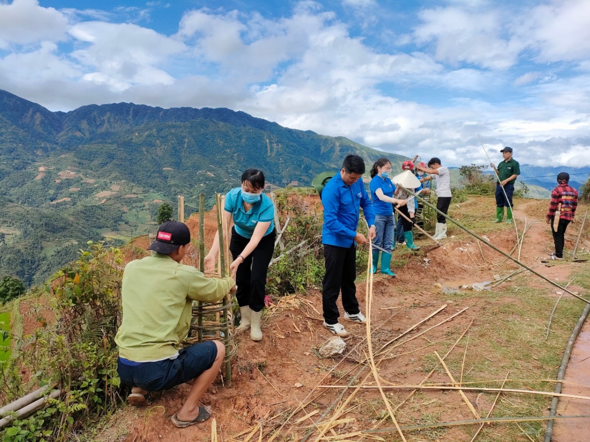 "Ngày cuối tuần cùng dân" được huyện Mù Cang Chải triển khai sâu rộng suốt 5 năm qua. Ảnh: VOV TB