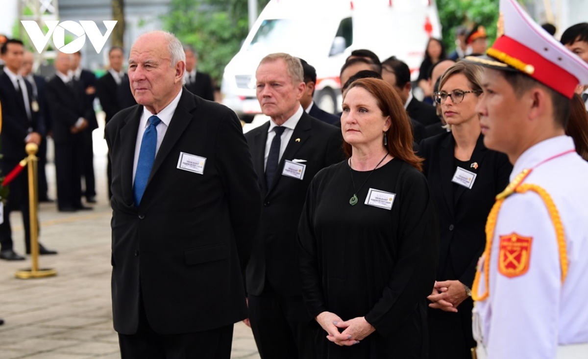 Đoàn New Zealand do Đặc phái viên Donald Charles McKinnon dẫn đầu vào viếng Tổng Bí thư Nguyễn Phú Trọng.