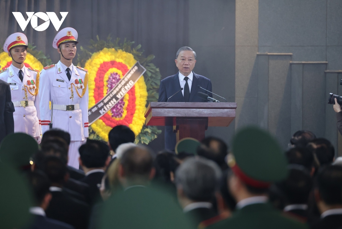 Đồng chí Tô Lâm, Uỷ viên Bộ Chính trị, Chủ tịch nước Cộng hòa xã hội chủ nghĩa Việt Nam, Trưởng Ban Lễ tang đọc lời điếu của Ban Chấp hành Trung ương Đảng Cộng sản Việt Nam. 
Trong lời điếu, Chủ tịch nước Tô Lâm, Trưởng Ban Lễ tang khẳng định, Tổng Bí thư Nguyễn Phú Trọng mất đi là tổn thất to lớn, không thể bù đắp của Đảng ta, Dân tộc ta, Nhân dân ta. Đất nước ta mất đi nhà lãnh đạo tài năng; phong trào cộng sản, tiến bộ thế giới mất đi nhà lý luận sắc bén; bạn bè quốc tế mất đi người bạn chân thành, người đồng chí thân thiết; gia đình, dòng tộc, quê hương Đông Hội mất đi người con ưu tú.