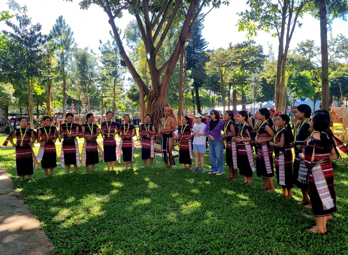 Pâ rơkong pơchân dêi Kăn xiâm pơkuâ hnê ngăn Đảng, kuăn pơlê Tây Nguyên pơtối rak ƀă mơnhông khôi túa lĕm tiô vâi krâ nah