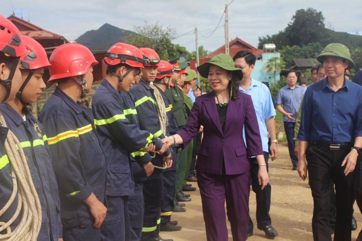 
Phŏ kơdră teh đak năm ngôi, pơlung dôm khŭl lĭnh vang jang dŏng tơgŭm dŏng sar bar